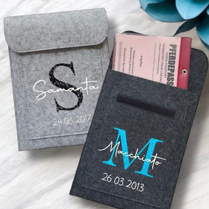 Individuelle Equidenpasshülle Initials & Date