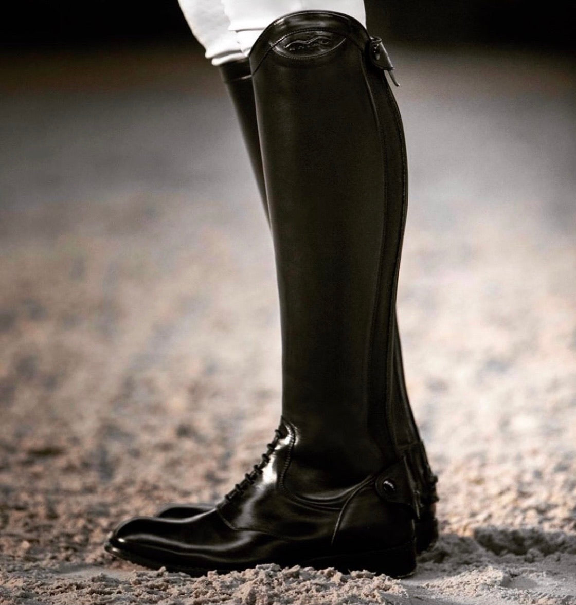 Reitstiefel und Schuhe