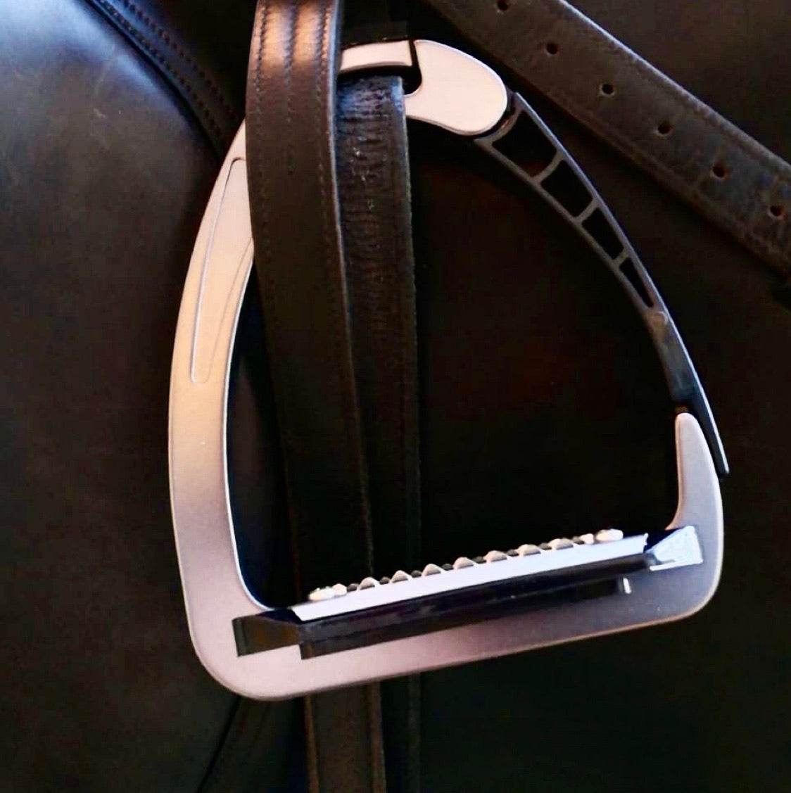 Steigbügel und Riemen